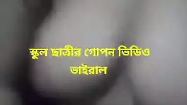 Chubby village gal with big XXX breasts fingers her Desi twat on cam