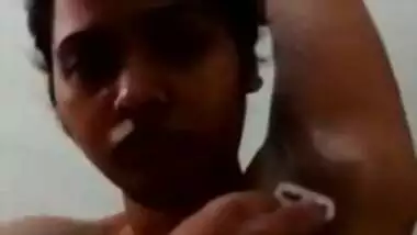 SEXY SOUTH INDIAN BITCH SHAVING HER ARM-PITS AND PUSSY FOR B