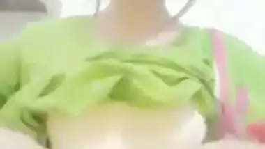 Sexy girl says sorry to her lover by sending her nude MMS