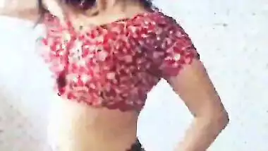 Hot Babe Dancing With Huge Tits and Navel