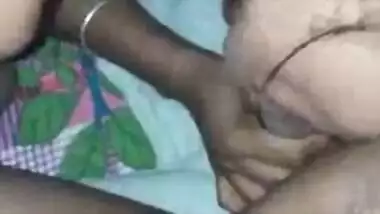 Amateur Desi slim girl sex with her cousin brother at home