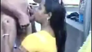 Pron video of a desi girl fucking her boss in the grocery shop