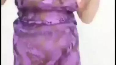 VIP Pakistani cam girl shakes her naked body for Desi XXX video