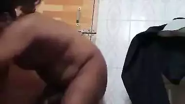 Tenant bangs his landlord’s daughter in Indian MMS porn