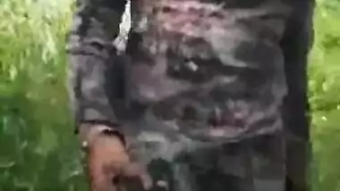 Village bhabhi flaunting naked body in field