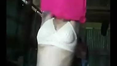 Desi sex video of village teen girl getting pussy explored!