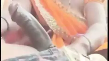 New desi MMS, Indian aunty giving blowjob village boy for money outdoor