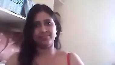 Desi female exposes her sex boobies to look like XXX pornstar on camera