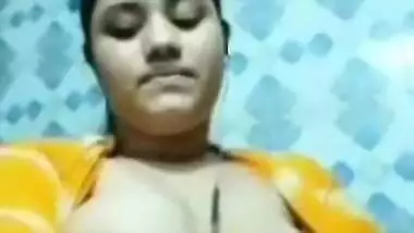 Desi cute wife show her big boobs on cam