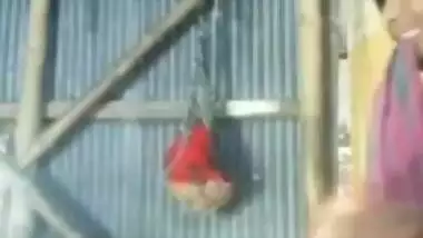 Desi village bhabi show her pussy